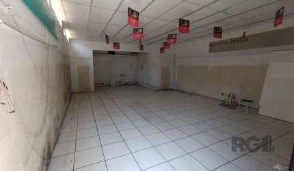 Localizada estrategicamente entre as movimentadas avenidas Sertório e Assis Brasil, a loja comercial dispõe de um amplo espaço de 67m², ideal para o estabelecimento de qualquer tipo de comércio. Sua l