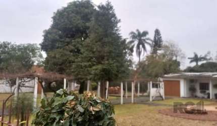Terreno de esquina com 990m² a venda no bairro Niterói em Canoas, há possibilidade de desmembrar em três terrenos e vender separado. Proprietário analisa possibilidade de financiamento. Agende uma vis
