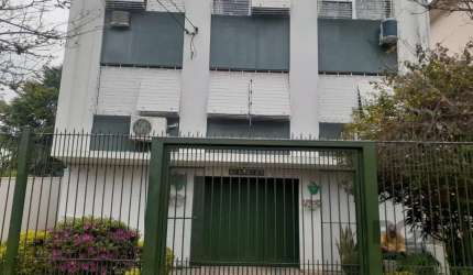 Conheça este incrível apartamento no coração do Menino Deus, em Porto Alegre. Com 74,1 m² de área privativa, este imóvel oferece um espaço perfeito para quem busca conforto e praticidade. Localizado n