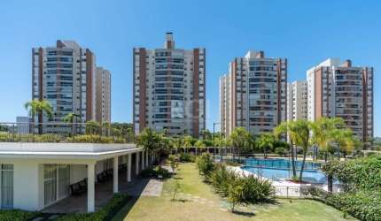 Vende apartamento 4 dormitórios 3 suítes no bairro Central Parque em Porto Alegre. Descubra o luxo e o conforto deste magnífico apartamento garden com 326 m² privativos, verdadeiramente impecável.&lt;