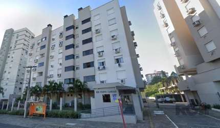 Apartamento semimobiliado a venda em Canoas, bairro centro, próximo ao Canoas Shopping. Conta com 2 quartos, sala, cozinha, banheiro, sacada, churrasqueira, vaga de garagem coberta, excelente posição