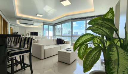 O apartamento dos seus sonhos está aqui!&lt;BR&gt;&lt;BR&gt;Espaçoso e funcional: Com três dormitórios, sendo uma suíte, todos com móveis sob medida que otimizam espaço e trazem organização ao seu dia