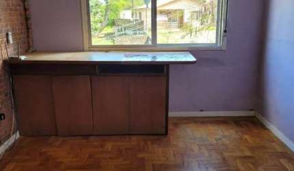 Apartamento 2 dormitórios no Bairro Cristal.&lt;BR&gt;Ótimo apartamento de 2 dorm, 2 banheiros, semi  mobiliado, com dependência separada, com 1 box de garagem.&lt;BR&gt;Prédio com portaria 24 hs, pra