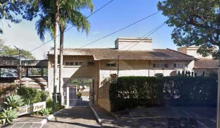 Excelente casa em  Condominio Fechado  Villha Del Fiori, com 220,00m2 de área construida, toda em piso tabuão, com 03 dormitorios todos com armarios,, sendo 01 suite master, 04 banheiros todos mobilia