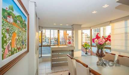 Apartamento localizado no bairro Petrópolis em Porto Alegre/RS. &lt;BR&gt;&lt;BR&gt;O imóvel possui 100m² privativos, 2 quartos sendo 1 suíte, amplo living para 2 ambientes, lavabo, sacada com churras