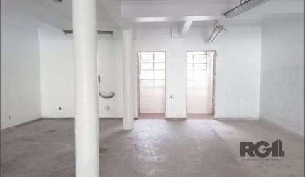 Loja Comercial 130m² no Bairro Rio Branco, Porto Alegre/RS&lt;BR&gt;&lt;BR&gt;Loja Comercial de 130m² de área privativa, vitrine ampla e 2 lavabos. Localizada próximo a Av. Nilópolis, Av. Ipiranga, Ru