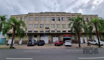 Prédio  no Bairro Floresta entre Farrapos e Voluntários da Pátria - Prediocom 2.702,68 mq privativos, terreno com 1767,91m quadrados com depósito com galeria, 03 lojas, 26 apartamentos e estacionament
