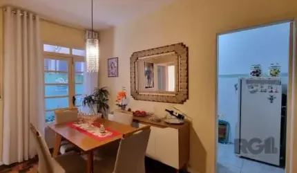 Apartamento 2 dormitórios a venda no Bairro Navegantes - Apartamento térreo, garden, dois dormitórios, banheiro social reformado,  cozinha, área de serviço e pátio. Ótima localização, ensolarado, cond