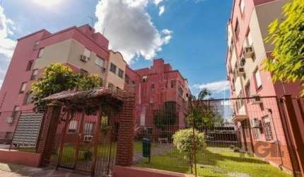 Ótimo apartamento no Condomínio San Diego, no Sarandi, reformado, semi mobiliado, com 2 dormitórios e vaga. Possui sala ampla para 2 ambientes, 2 dormitórios, banheiro com box de vidro e ventilação, c