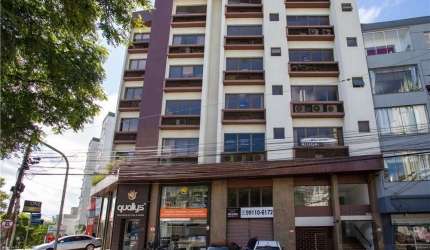 Sala comercial com 43 m², no bairro Floresta, 2 lavabos, piso frio, de frente com vista magnifica para a Igreja do bairro. Prédio comercial tradicional, o condomínio Orleans está em ótima localização,