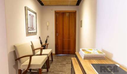 Sala comercial disponível na desejada Lima e Silva ? uma excelente oportunidade para profissionais de arquitetura, engenharia e áreas afins! Localizado em andar alto e com vista frontal, o espaço semi