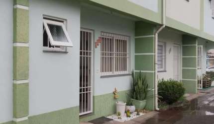 Casa /sobrado à venda no Conjunto Residencial Ouro Verde com 2 pavimentos, localizada na Rua Padre Anchieta, Nossa Senhora das Graças. Com 2 dormitórios, 2 banheiros, 1 vaga de garagem. Possui armário