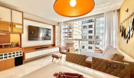 Este apartamento à venda oferece uma excelente oportunidade para quem busca conforto e praticidade. Com 73 m² de área privativa, o imóvel conta com 02 dormitórios, sendo 01 suíte, além de um banho soc