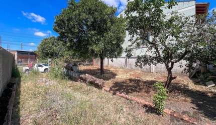 Descubra a sua próxima oportunidade de investimento em São José, Canoas, Rio Grande do Sul! Este excelente terreno residencial à venda, localizado na Rua João Leivas de Carvalho, oferece uma combinaçã