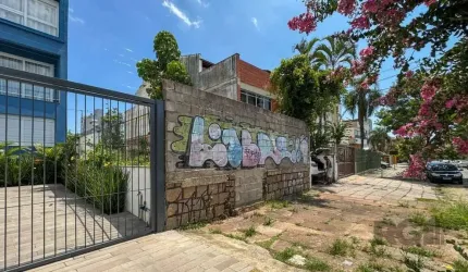 Terreno de 420m² em localização estratégica no bairro São Geraldo - Porto Alegre! Apresentamos uma excelente oportunidade para quem busca um investimento versátil em uma das regiões mais estratégicas 