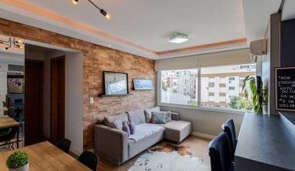 Apartamento com 2 dormitórios, sendo 1 suíte e 1 vaga Este apartamento é arejado e com iluminação ideal. Possui 2 dormitórios, sendo 1 suíte. Cozinha equipada com churrasqueira e área de serviço indiv
