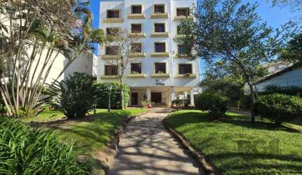 Ótima cobertura duplex, com vista perene, 3 dormitórios, sendo 1 suíte, living amplo com 2 ambientes, cozinha e copa, área de serviço independente, dependência de empregada e banheiro auxiliar... no 2
