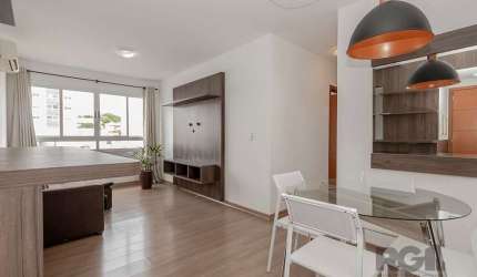 Venha conhecer este incrível apartamento à venda no bairro Cristo Redentor, em Porto Alegre, RS! Com dois dormitórios e dois banheiros sendo uma suíte, este espaço de 66,32 m² oferece um layout modern
