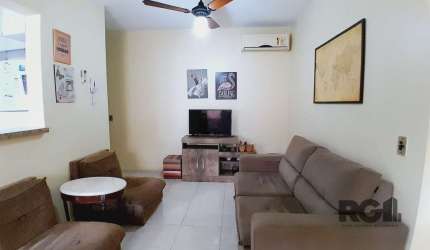 Apartamento com 76m² localizado no bairro Partenon em Porto Alegre/RS. &lt;BR&gt;&lt;BR&gt;O imóvel possui 76m², mobiliado, 3 quartos, sala dois ambientes, sacada com churrasqueira,  banheiro social e