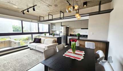 Studio Mobiliado | 43m2 Privativos | Menino Deus&lt;BR&gt;&lt;BR&gt;Lindo apartamento tipo studio com 43m2 privativos, 100% mobiliado (era o decorado da construtora). Ampla janela no living, vista def