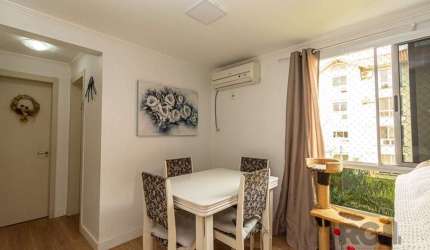 Descubra o conforto e a sofisticação de viver em um apartamento de três dormitórios, no segundo andar, localizado em um condomínio que redefine o conceito de bem-estar. Este incrível imóvel combina es
