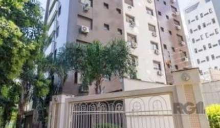 Semi mobiliado. Maravilhoso, apartamento frente com 80m2 privativos.&lt;BR&gt;2 Dormitórios (1 suite), banho social, living 2 ambientes em piso porcelanato com lareira e espaço churrasco, cozinha amer