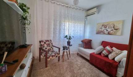 Apartamento 3 dormitorios, 1 vaga, 1 banheiro, vila Nova, Porto Alegre, RS&lt;BR&gt;&lt;BR&gt;Excelente apartamento de 3 amplos dormitórios, decorado com muito bom gosto.&lt;BR&gt;Imóvel possui cozinh