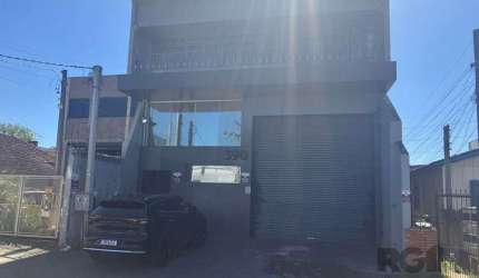 Oportunidade imperdível para investidores e empresários: galpão comercial desocupado à venda, no bairro Sarandi, Porto Alegre. Com 1.500 metros quadrados de área total, este imóvel é ideal para abriga