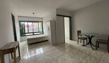 JKSão, localizado no bairro Floresta, é uma excelente opção para quem busca praticidade e conveniência. Sua localização é privilegiada, estando perto do centro da cidade, o que facilita o acesso a div