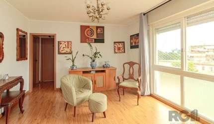 Ótimo apartamento 2 dormitórios, cozinha e banheiros reformada com móveis planejados , dependência de empregada , área de serviço, cozinha, sala, banheiro social, bem iluminado e ventilado. 1 vaga de 