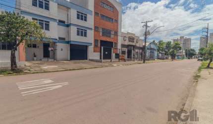 Ótimo prédio comercial de 717,66m² disponível para venda no 4º Distrito, uma área onde a Prefeitura de Porto Alegre está oferecendo uma série de vantagens fiscais. Estas incluem isenção de IPTU, resti