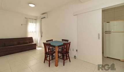 Se você está em busca de um novo lar ou de um investimento com retorno garantido no coração de Porto Alegre, não deixe de conferir este Studio à venda na vibrante Cidade Baixa. Localizado em plena Ave