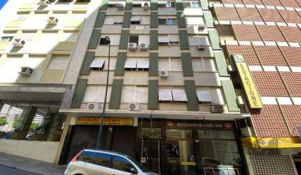 Excelente apartamento reformado no coração do centro histórico. Localizado no melhor ponto do centro perto da Biblioteca pública, assembléia legislativa, catedral metropolitana e o Theatro São Pedro.&