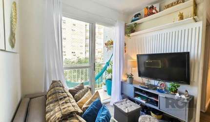 Apartamento à venda no Condomínio Otto Clube Residencial, situado no coração do charmoso bairro Tristeza, em Porto Alegre. &lt;BR&gt;Este imóvel impecável oferece um layout funcional com 2 quartos, in