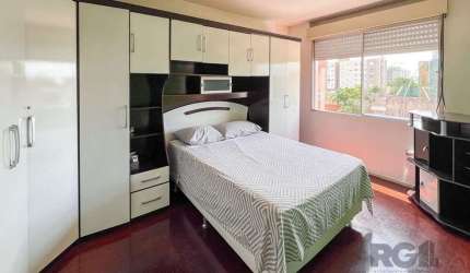 Descubra seu novo lar em Canoas, RS, em um apartamento acolhedor e funcional com preço reduzido, localizado na Rua Araçá, próximo a Churrascaria Brasil. Este imóvel exclusivo, pronto para transferênci