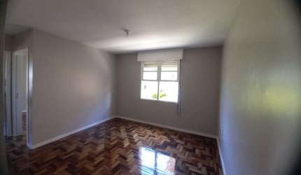 Apartamento à Venda no Conjunto Residencial Cristal - Porto Alegre/RS Destaques do imóvel: 51 m² de área útil, com 2 dormitórios e uma linda vista para o Rio Guaíba. 1 vaga rotativa de estacionamento.