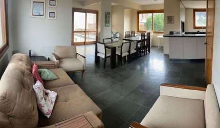 Excelente oportunidade de morar com conforto e praticidade! Este apartamento semi-mobiliado de 2 dormitórios, localizado no Cristo Redentor, oferece tudo o que você precisa para viver bem! Com 86m² de