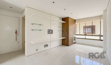 Excelente cobertura a venda no bairro Jardim Itu semi-mobiliada. &lt;BR&gt;&lt;BR&gt;Com 3 dormitórios, suite com móveis sob medida, living, cozinha com móveis fixos, churrasqueira a carvão, jacuzzi, 