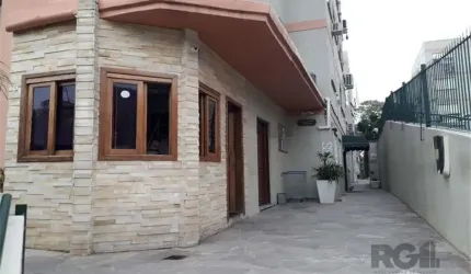 Apartamento 2 dormitórios, térreo, sala ampla, arejado e bem iluminado, com 1 vaga rotativa, no Bairro Santo Antônio. Lugar tranquilo. Parada de Ônibus a 1 quadra do Edifício. Padarias, Mercados, Farm