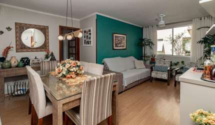 Excelente apartamento térreo no bairro Higienópolis com 78 metros de área privativa, distribuídos em 3 dormitórios amplos sendo 1 deles um escritório com móveis sob medida, 1 banheiro social e 1 lavab