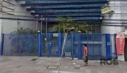 Este prédio comercial para aluguel está localizado na movimentada Avenida Protásio Alves, no coração do bairro Petrópolis, uma das áreas mais estratégicas e valorizadas de Porto Alegre. Com 745,37 m² 