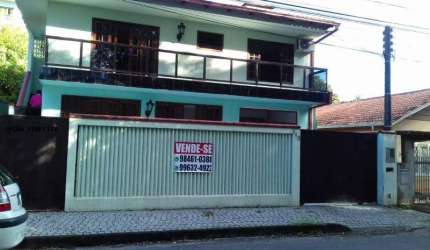 Sobrado para Venda em Joinville, Floresta, 3 dormitórios, 1 suíte, 5 banheiros, 1 vaga
