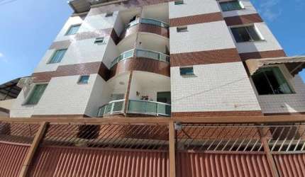 Apartamento bem amplo na parte baixa do bairro.
