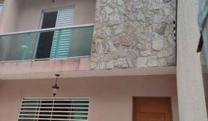Sobrado com 3 dormitórios e uma  vaga  na Região do Penha