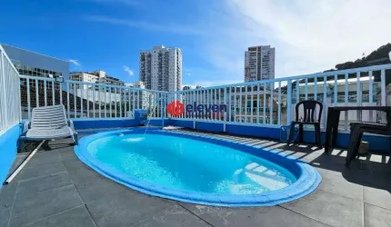 Casa à Venda, com piscina, no Marapé, em Santos-SP