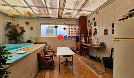 Casa tríplex em vilagio 4 suítes, 3 vagas próximo a Praia