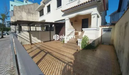 Sobrado à venda no Bairro Vila Belmiro Santos S/P.
