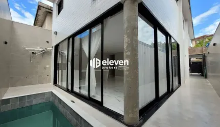Casa térrea nova no Marapé com 3 dormitórios, área gourmet e piscina.