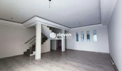 Casa Triplex à Venda 430 m² com piscina no Campo Grande.