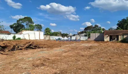 Aréa 2.150 M² plana  ampla disponivel para construção de prédio.